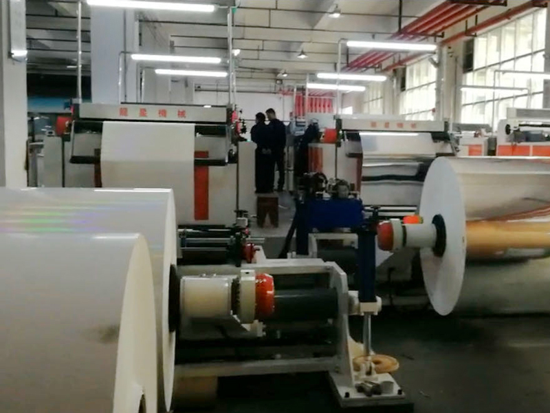 精密橫切機高效工作中